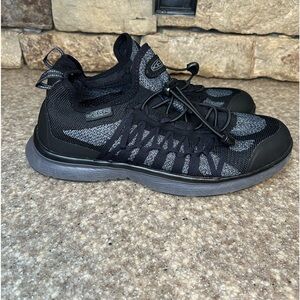 Keen mens Uneek exo black sneaker shoe size 9